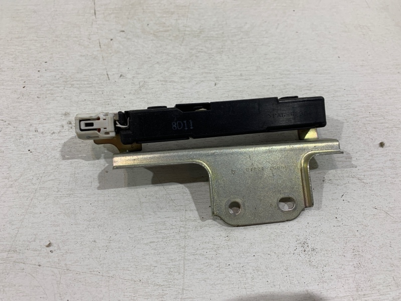 Запчасть антенна задняя Toyota Rav4 2012-2019 40 8999742010 Б/У Антенна задняя Toyota Rav4 2012-2019 40 8999742010 Б/У