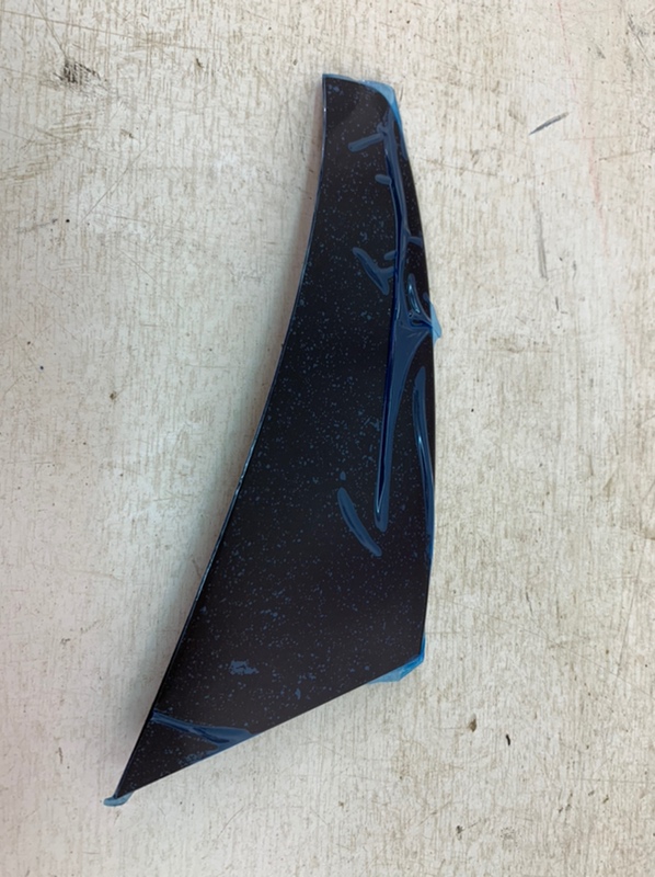 Молдинг крышки багажника левый Opel Astra 2009- J 13351553 новая