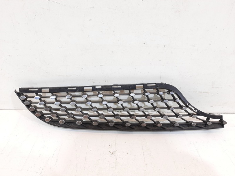 Накладка решетки радиатора правая Mercedes-Benz CLA 2013-2016 X117 A1178881060 Б/У