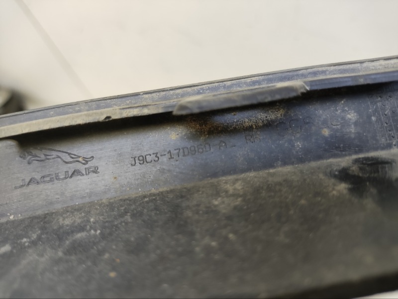 Накладка бампера задняя правая E-Pace 2017-