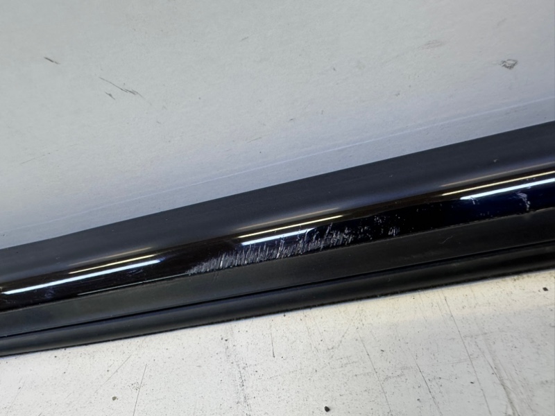 Молдинг стекла передний левый J7 2023-