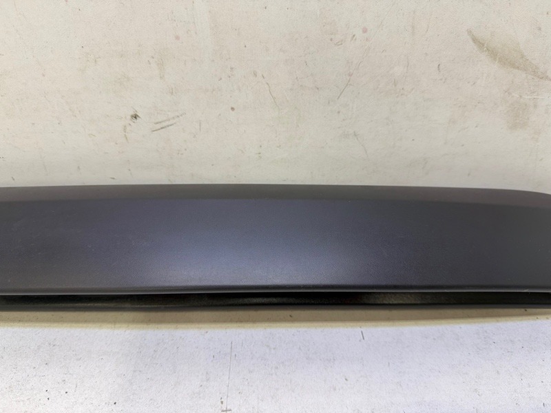 Накладка двери багажника передняя левая Lada Largus 1 Накладка двери багажника передняя левая Lada Largus 1