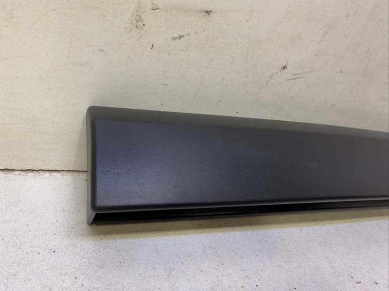 Накладка двери багажника передняя левая Largus 2012-н.в 1 Накладка двери багажника передняя левая Largus 2012-н.в 1