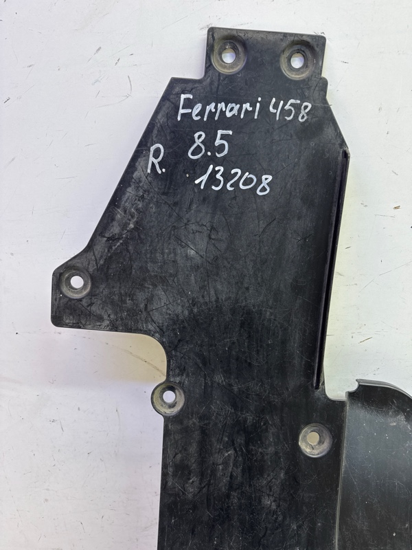Защита дна пластик правая Ferrari 458 Italia 4.5
