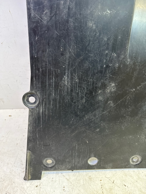 Защита дна пластик правая 458 Italia 2010> 4.5