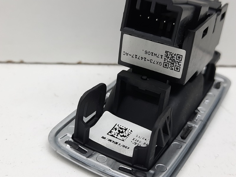 Кнопка стеклоподъемника задняя правая F-Pace 2015-2020 X761 204DTD