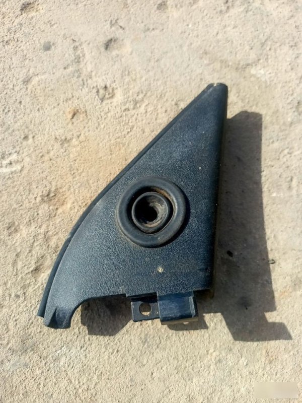 Заглушка зеркала передняя правая Nissan Primera 1999-2002 Б/У