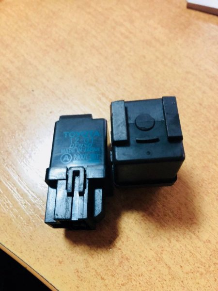 Реле поворотов Toyota 4Runner KZN185 1KZTE (б/у)