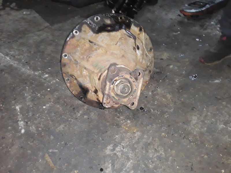 Задний редуктор кантер. Задний редуктор кантер. Кронштейн отбойника подрессорника mmc canter 4d32. Редуктор-600 габаритный. Редуктор митсубиси кантер фусо.