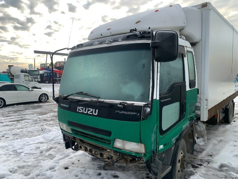 Кабина Isuzu Forward FRR33 6HL1 2000 (б/у)