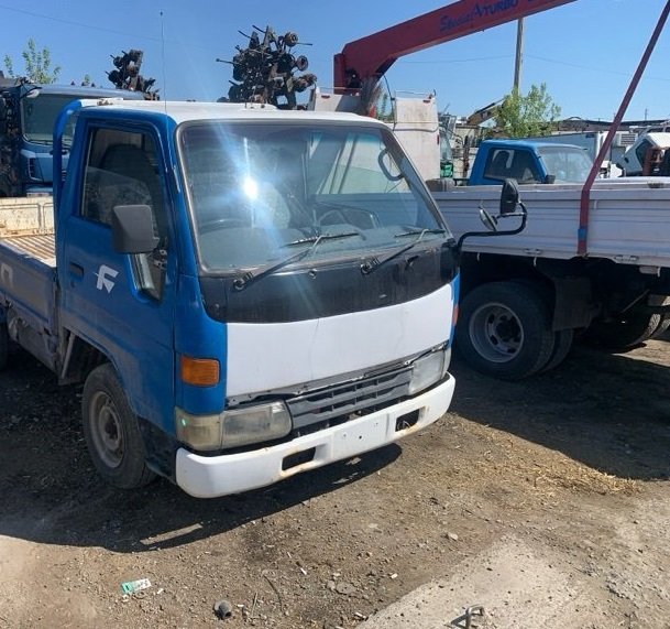 Кабина Toyota Dyna LY102 5L 2000 (б/у)
