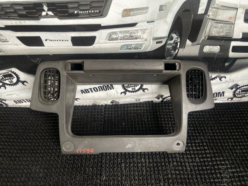 Консоль панели приборов Nissan Atlas R4F23 QD32 1999 (б/у)