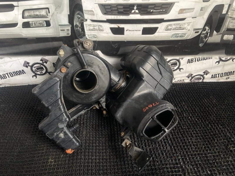 Корпус воздушного фильтра Mitsubishi Canter FE648G 4D35 1997 (б/у)