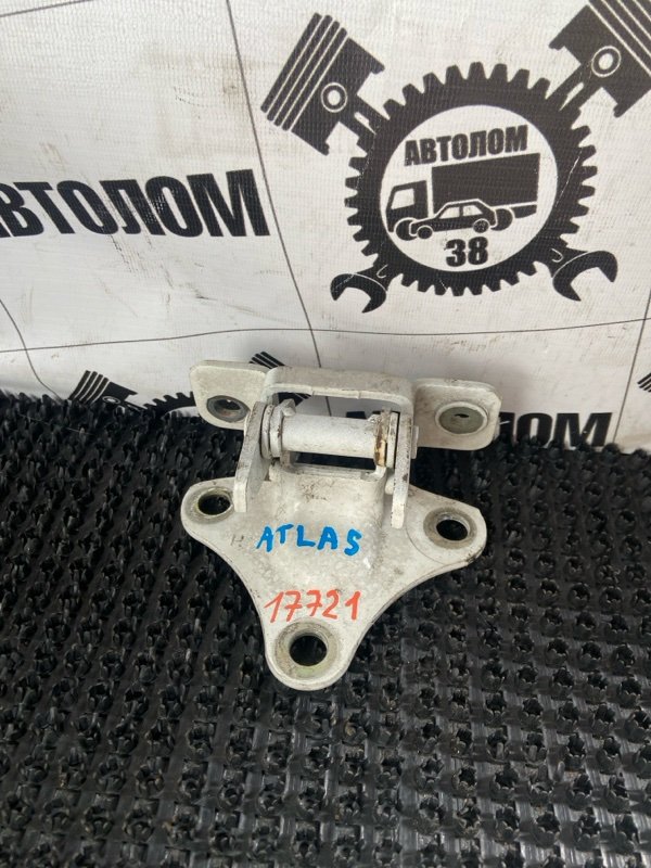 Петля двери Nissan Atlas AKR66E 4HF1 1993 (б/у)