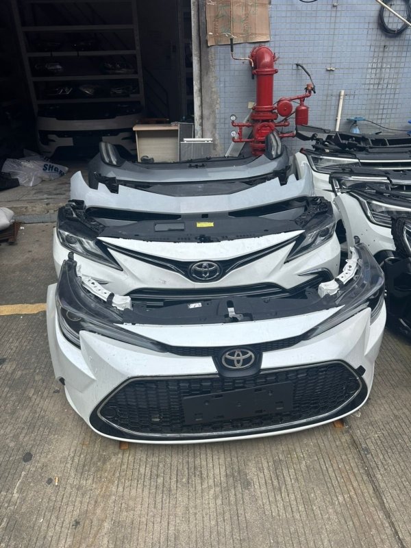 Бампер Toyota Corolla ZWE211W 2ZR-FXE 2019 передний (б/у)