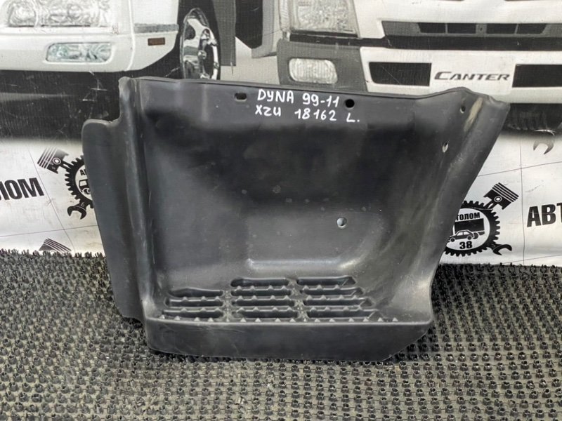 Подножка Toyota Dyna xzu 1999 левая