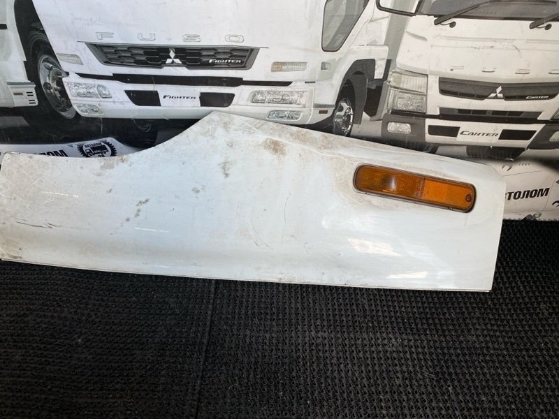 Накладка на дверь Isuzu Forward FRR32G 6HE1 1998 правая (б/у)