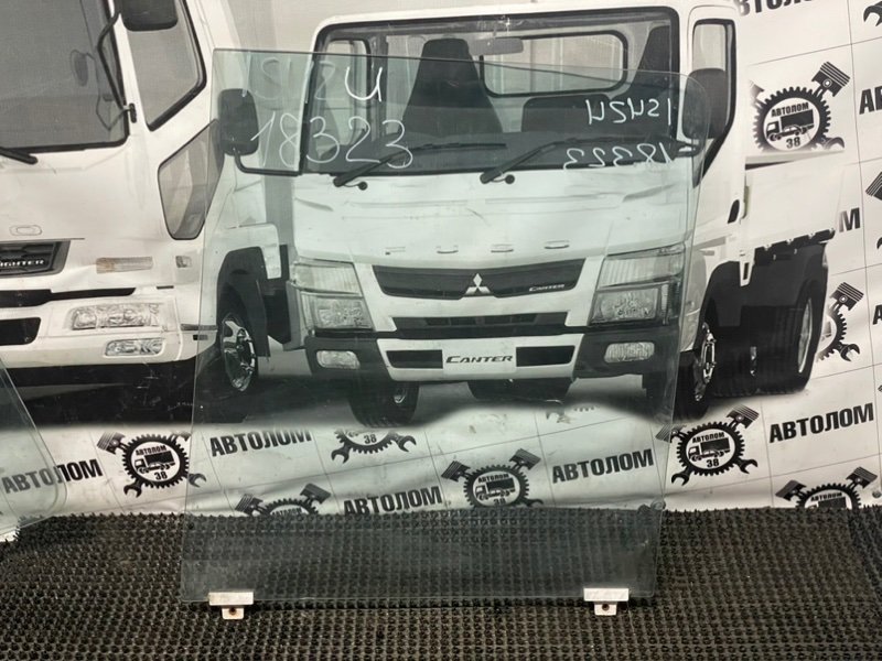 Стекло боковое Isuzu Forward Juston NRR32K1 6HE1 1996 левое (б/у)