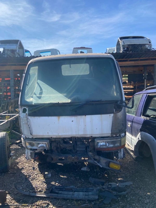 Кабина Mitsubishi Canter FE527E 4D33 1995 (б/у)