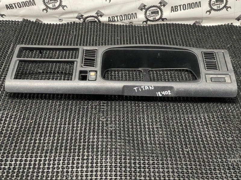 Консоль панели приборов Mazda Titan WGEAT TF 1997 (б/у)