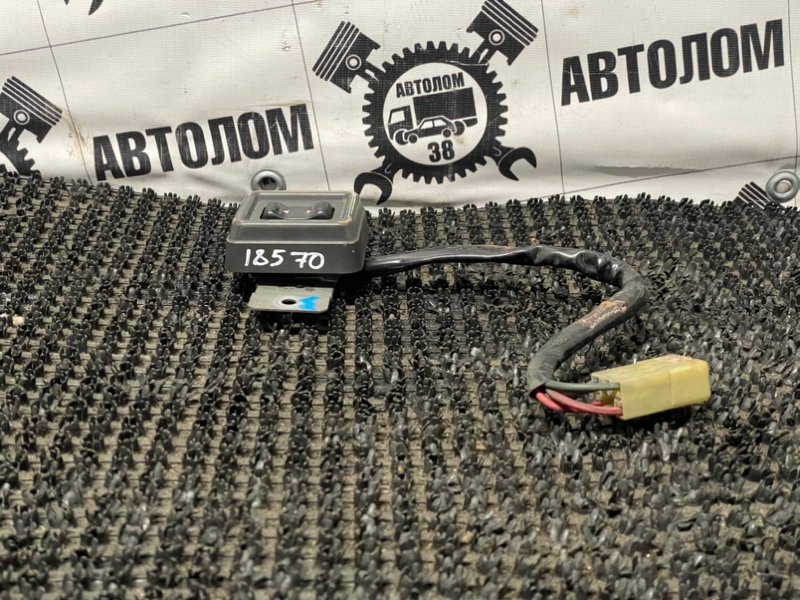 Кнопка стеклоподъёмника Mitsubishi Canter FE305B 4D32 1990 левая (б/у)