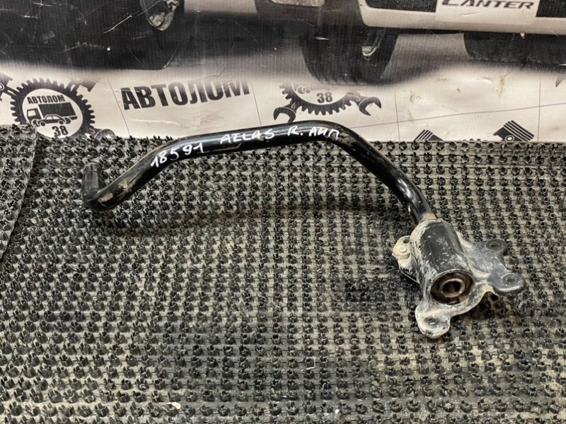 Стойка зеркала Nissan Atlas N6F23 TD25 1992 правая (б/у)