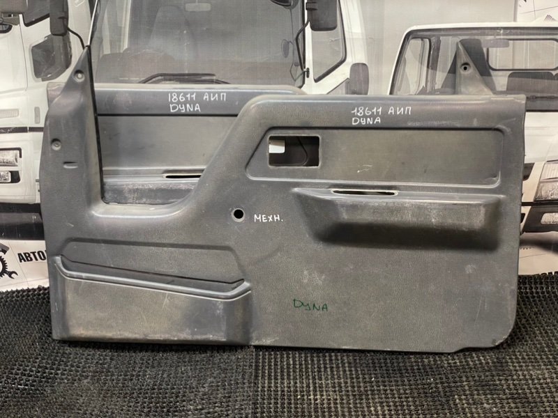 Обшивка двери Toyota Dyna LY161 5L 1995 передняя правая (б/у)