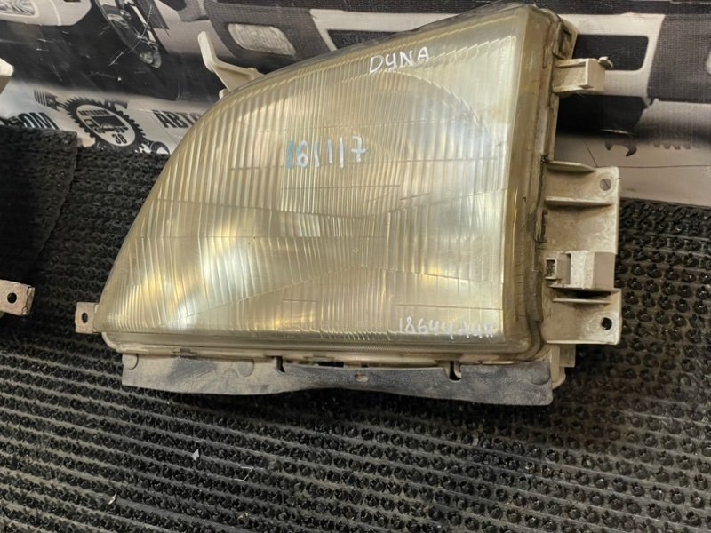 Фара Toyota Dyna XZU410 J05C 1999 левая (б/у)