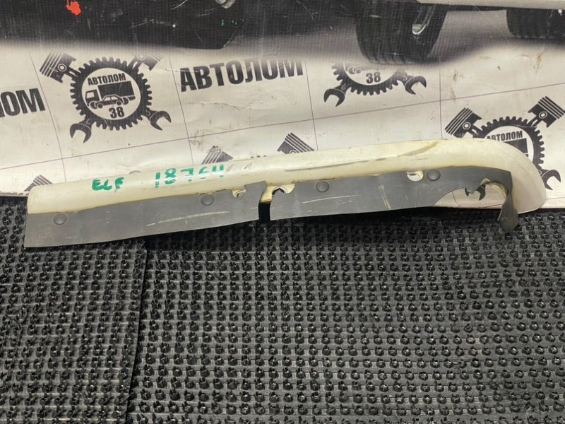 Планка под фару Isuzu Elf NHR69 4JG2 1993 левая