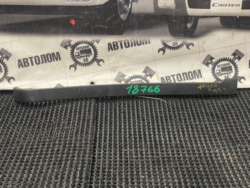 Планка под фару Mitsubishi FUSO Super Great FP411D 8M20 1995