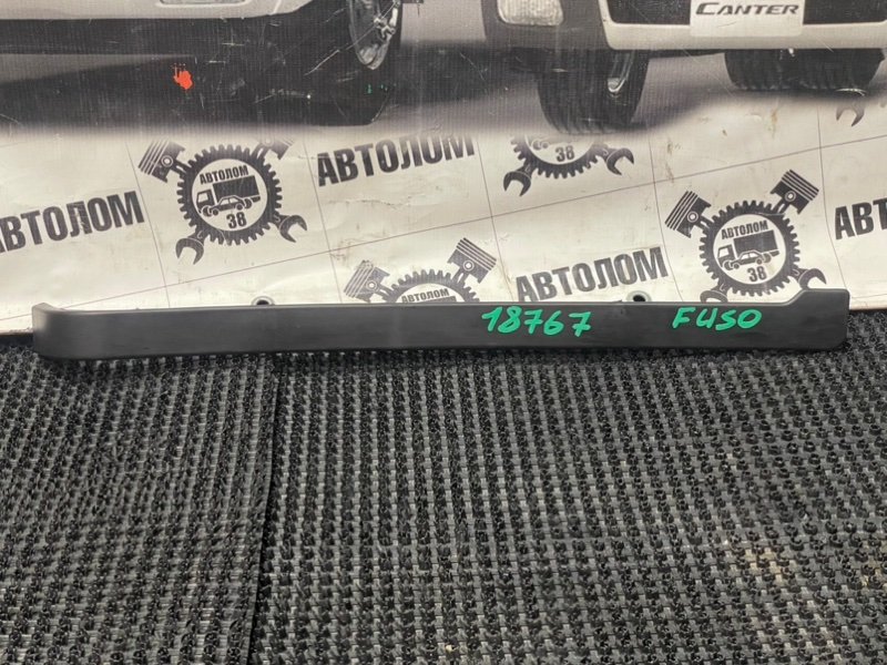 Планка под фару Mitsubishi FUSO Super Great FP411D 8M20 1995 правая