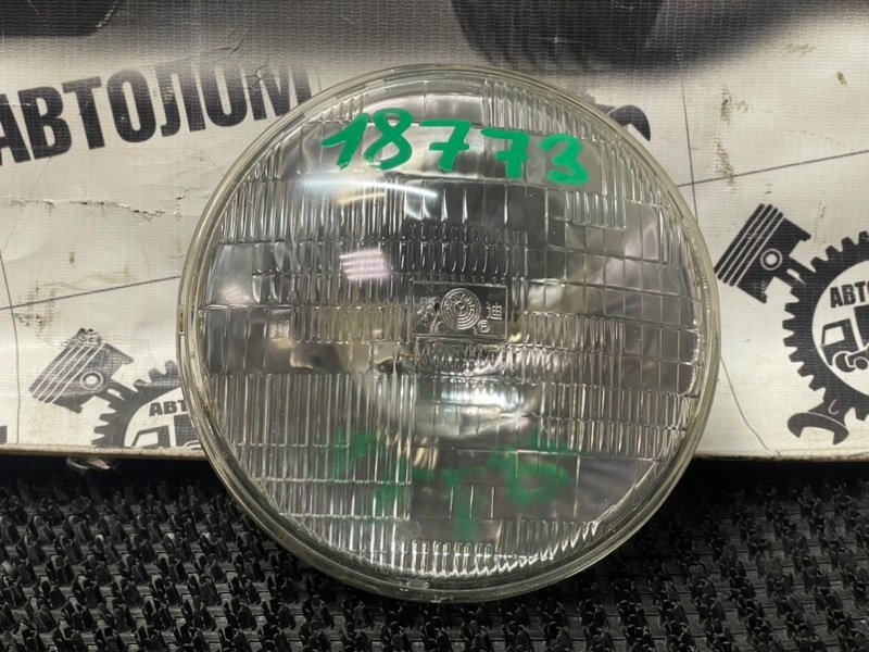 Лампа фара Nissan Vanette KEC120 LD20 1982