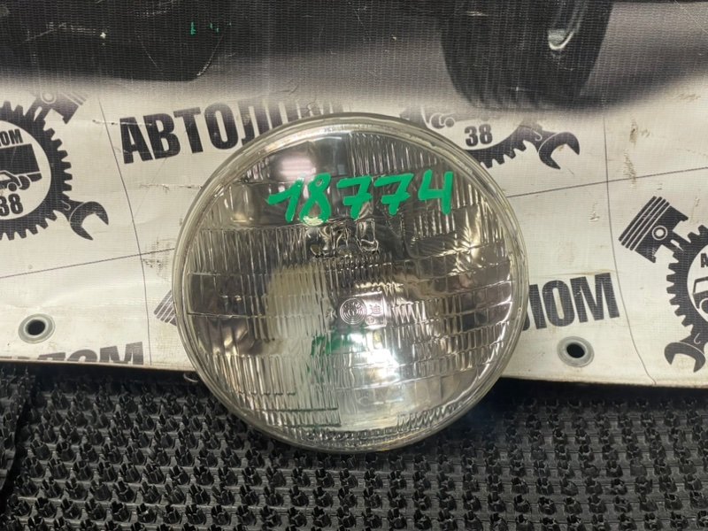 Лампа фара Nissan Vanette KEC120 LD20 1982