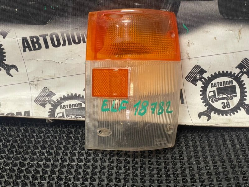Стекло габарита Isuzu Elf NKR66E 4HF1 1993 переднее правое