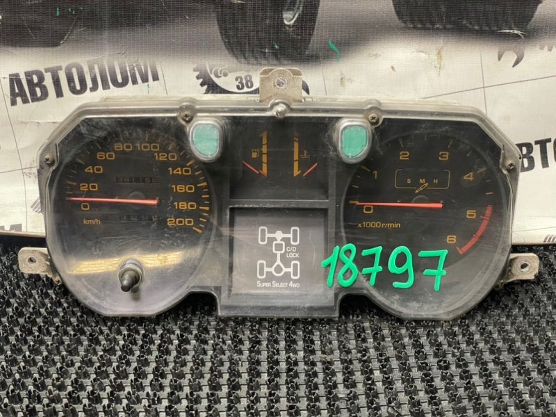 Панель приборов Mitsubishi Pajero V24W 4D56T 1997 (б/у)