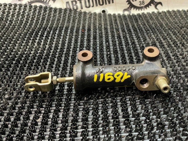 Цилиндр сцепления главный Mitsubishi Canter FE308B 4DR7 1985