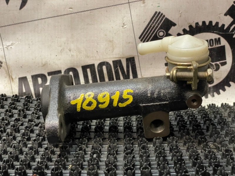 Цилиндр сцепления главный Isuzu Elf NHR55 4JB1 1984