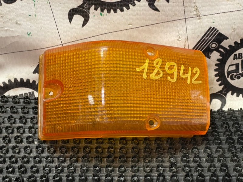 Стекло поворотника Toyota Dyna LY51 2L 1984