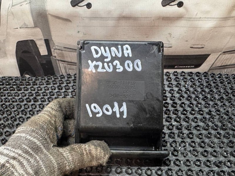 Пепельница Toyota Dyna XZU300 S05D 1999 (б/у)