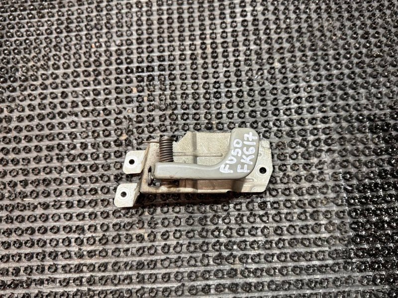 Ручка двери внутренняя Mitsubishi FUSO FK617 1994 передняя левая (б/у)