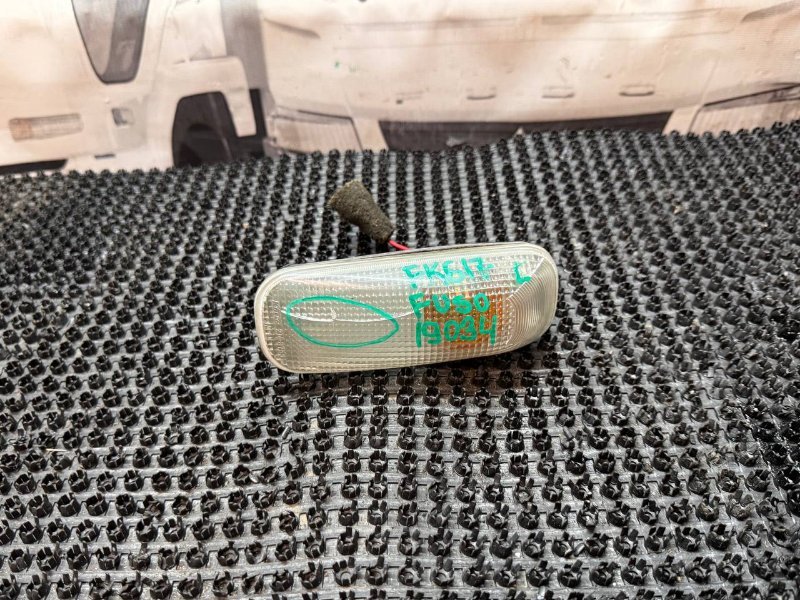 Повторитель поворота в дверь Mitsubishi FUSO FK617 6D16 1995 (б/у)