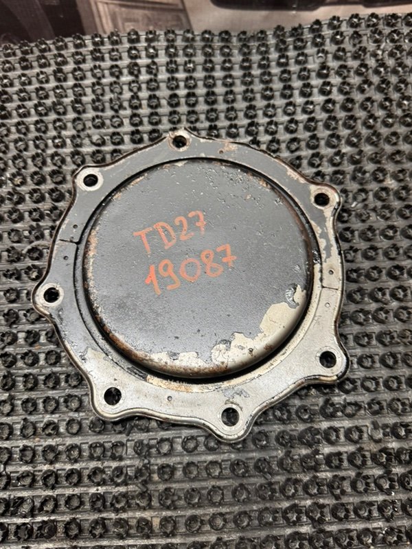 Крышка ТНВД Nissan Atlas AF22 TD27 1991 (б/у)