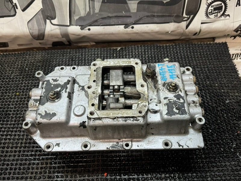 Крышка МКПП Isuzu Forward FTR32 6HE1-T (б/у)