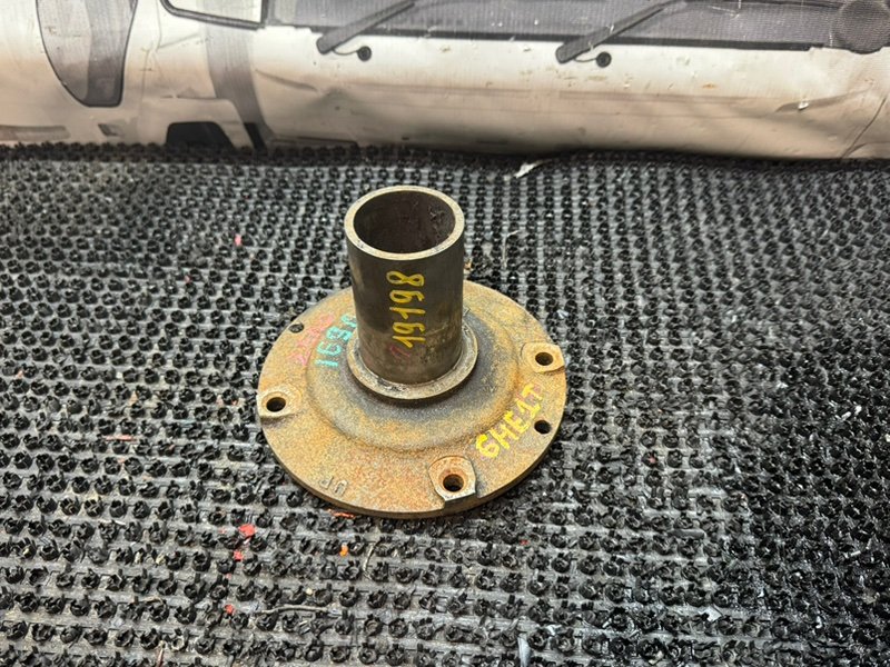 Крышка подшипника кпп Isuzu Forward FTR32 6HE1-T (б/у)