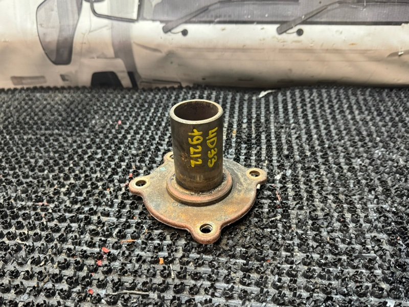 Крышка подшипника кпп Mitsubishi Canter FE517B 4D33 (б/у)