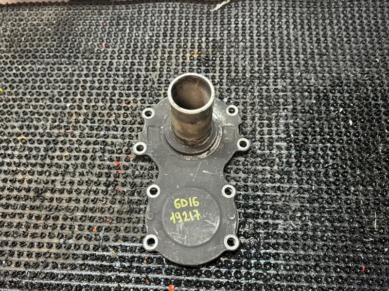 Крышка подшипника кпп Mitsubishi Fuso FK617H 6D16 (б/у)