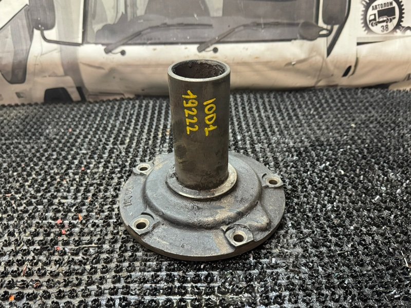 Крышка подшипника кпп Isuzu Giga CXM71V 10PD1 (б/у)