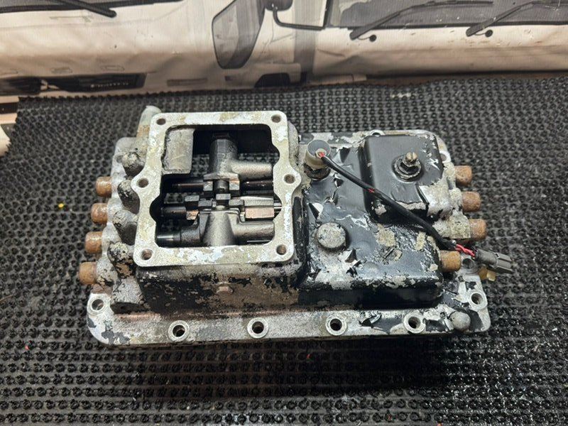 Крышка МКПП Isuzu Forward FRR35 6HH1 (б/у)