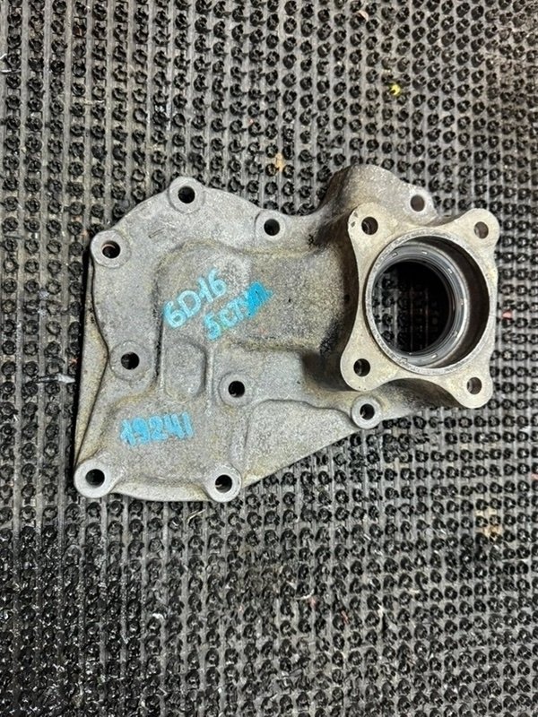 Крышка МКПП Mitsubishi Fuso FK617H 6D16 (б/у)