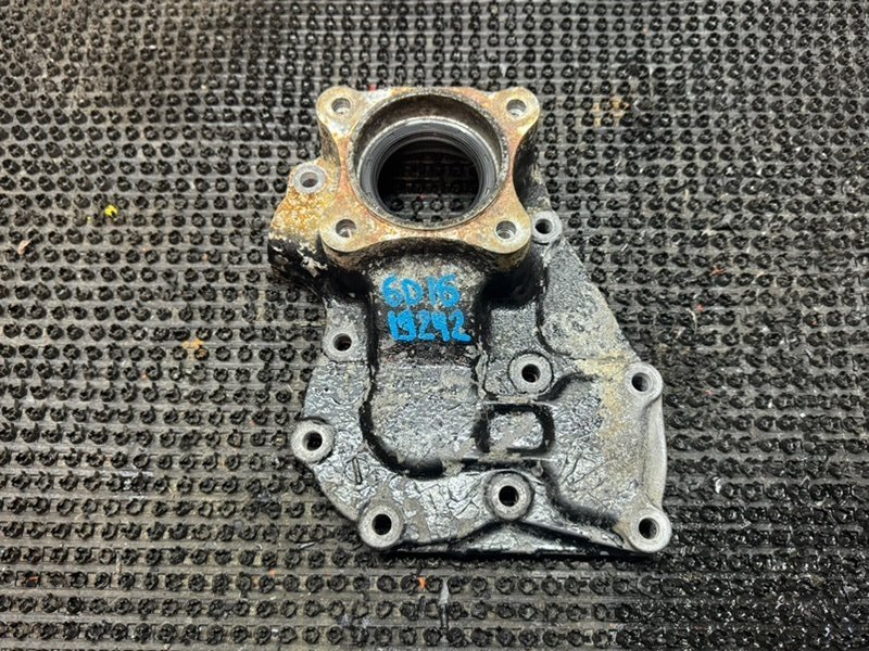 Крышка МКПП Mitsubishi Fuso FK617H 6D16 (б/у)